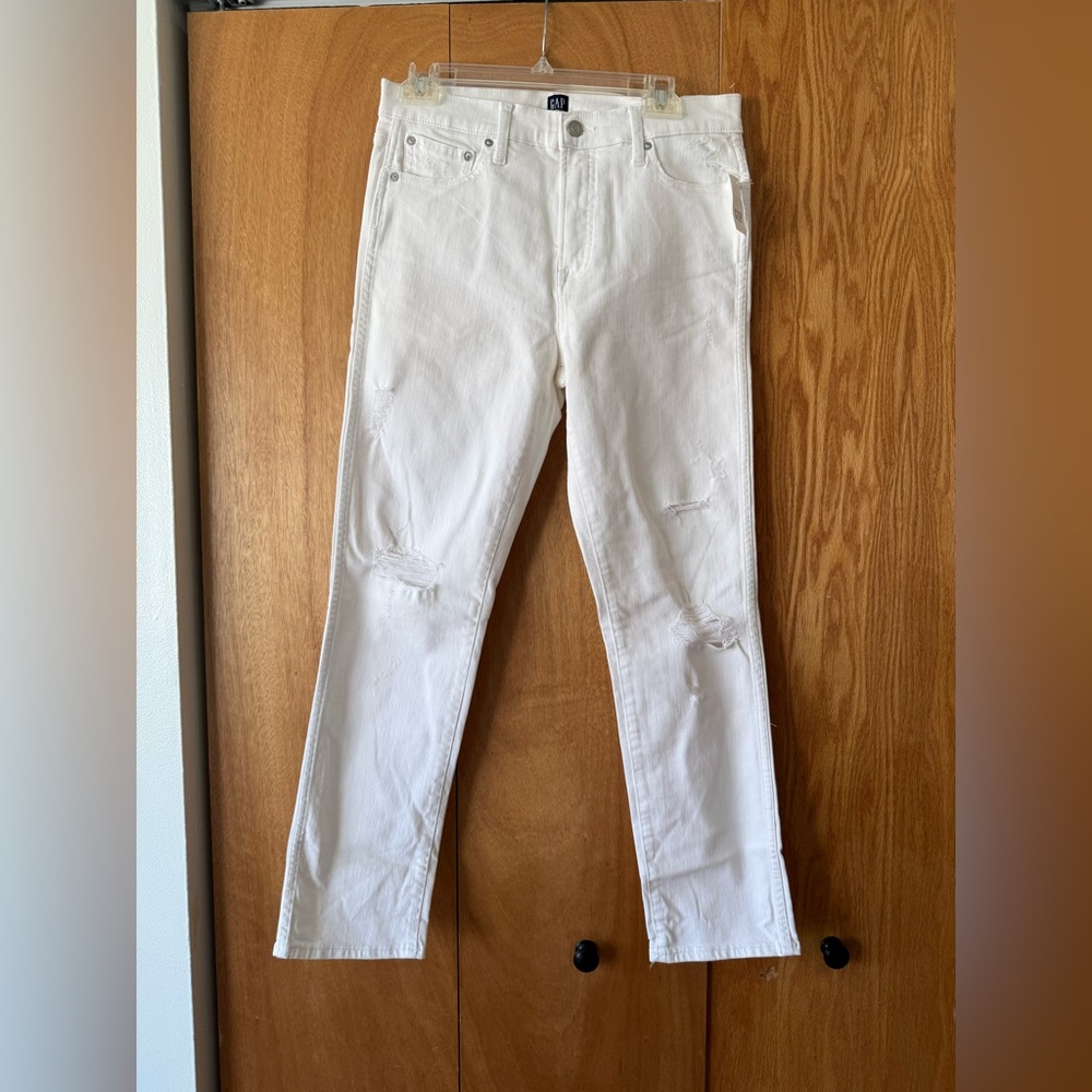 NWT Women’s Gap Straight Leg White Distressed Jeans NWT